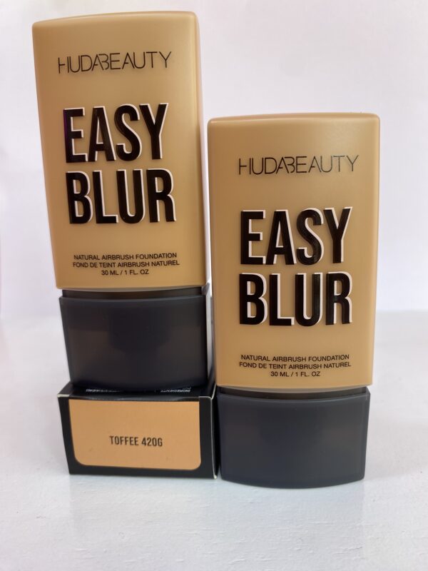 Huda Beauty Easy Blur Fondation